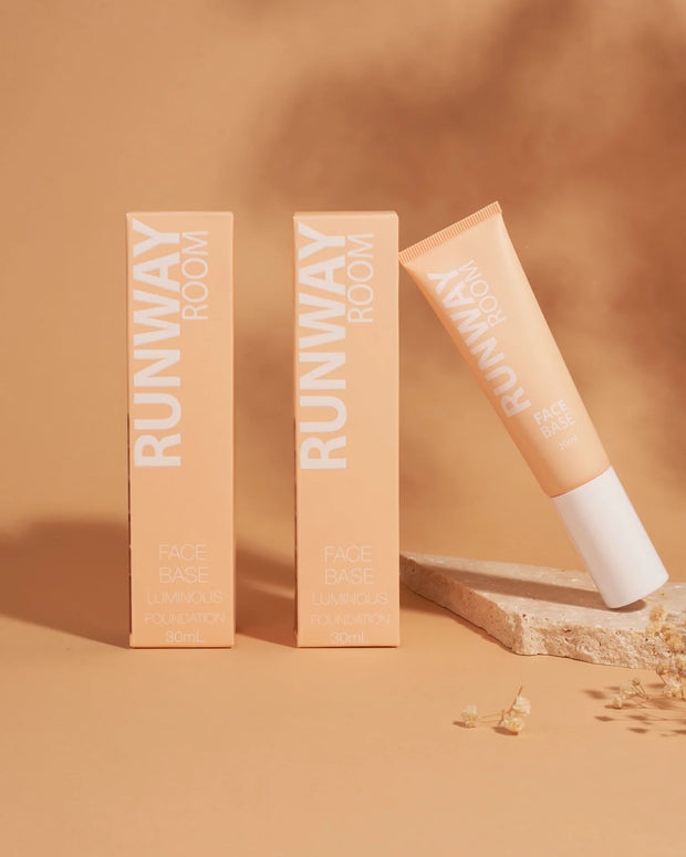 FACE BASE LUMINOUS FOUNDATION | RUNWAY ROOM