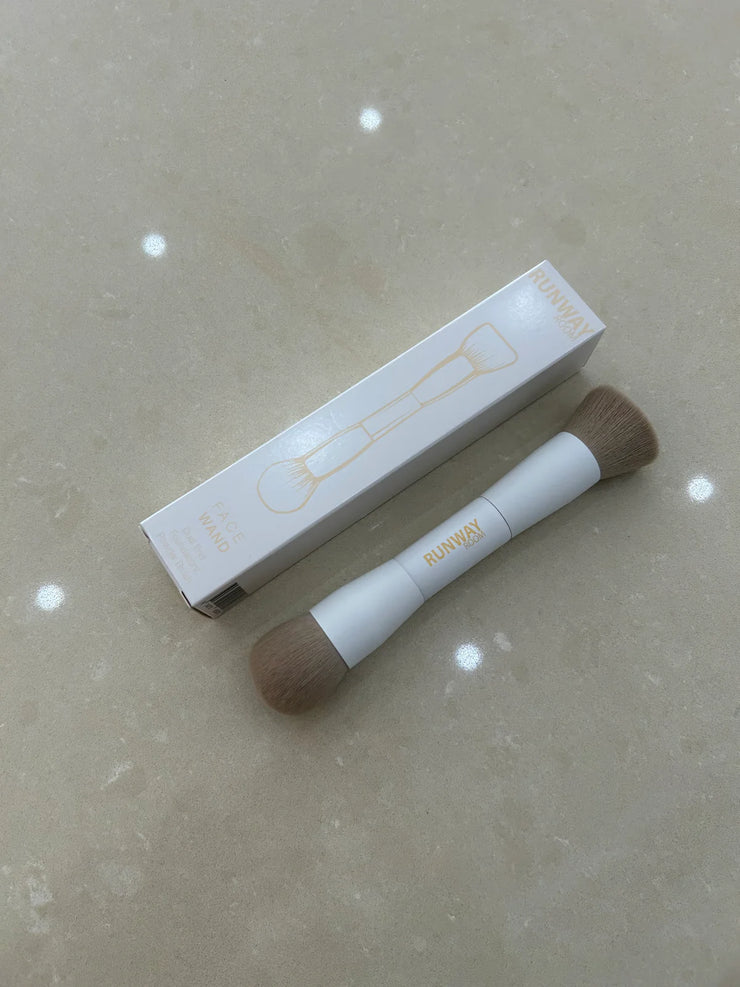 **NEW** FACE WAND - DUAL END FOUNDATION/POWDER BRUSH | RUNWAY ROOM