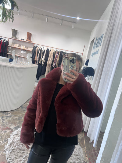 Margot Faux Fur Cropped Jacket - PLUM | DEA THE LABEL